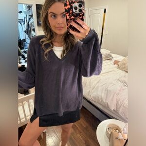 UO Lillu V-Neck Pullover Top